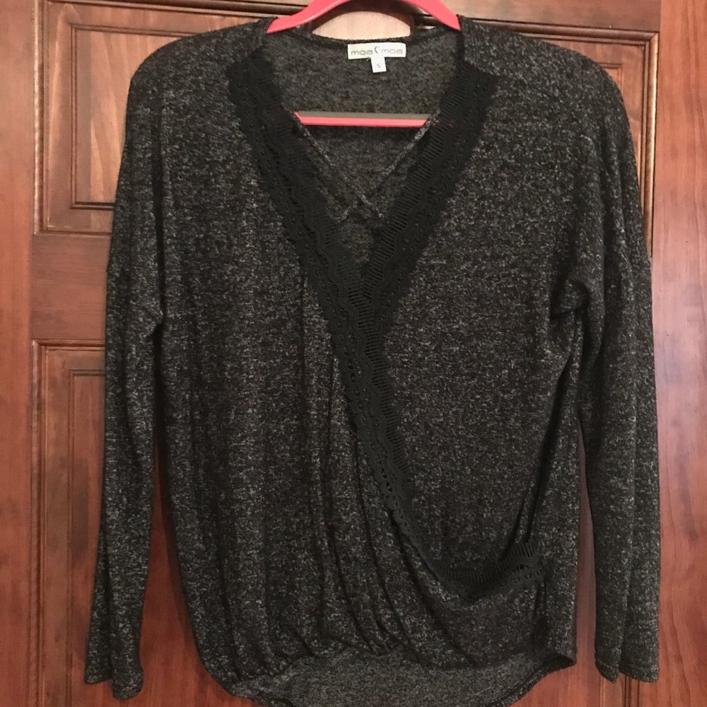 Black/gray moa moa criss-cross front blouse size S